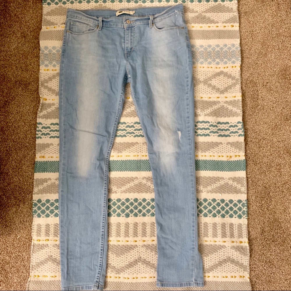 Levi light wash skinny jeans